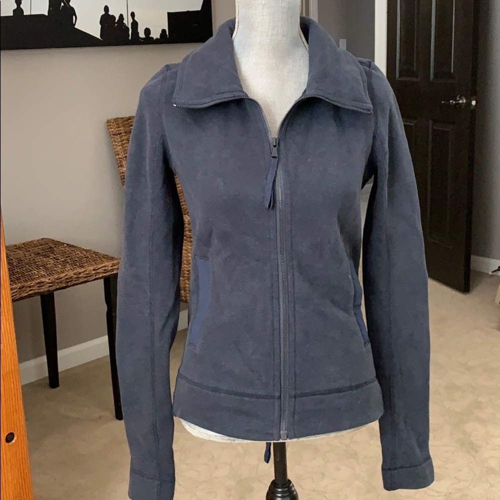 Lululemon scuba jacket size 6 back zipper accent